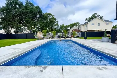 Image de 5 bedroom 5 bath with heated salt water pool