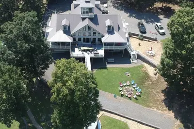 Image de Breathtaking Iconic Lake Anna Waterfront Property