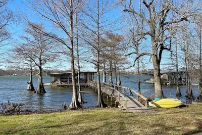 Image de Best Spot On The Lake!