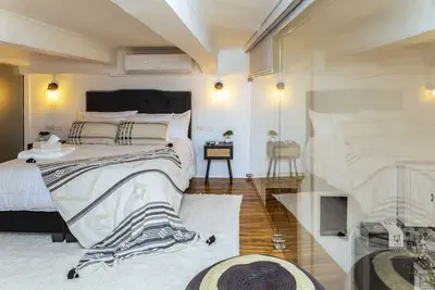 Image de Upscale Modern Rustic loft w/ Hotel like amenities & Complimentary beverages