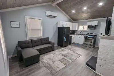 Image de Summerlee Suite - Beautiful Remodeled Farmhouse 5 Mins from the New River Gorge!