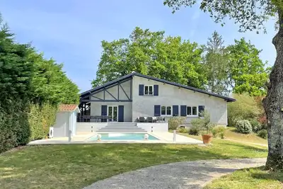 Image de Grande villa familiale avec piscine et parc arboré