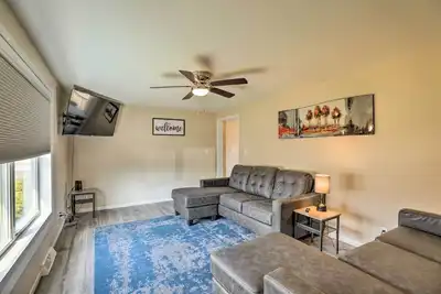 Image de Renovated Home w/ Deck, Steps to State Park!