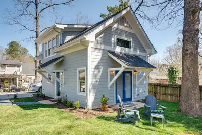 Image de West Atlanta Craftsman Studio with Front Yard!