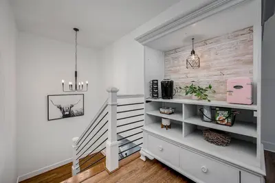 Image de Twin Creeks Modern Farmhouse with 6 Seater Golf Cart & 2 Primary Bedrooms!