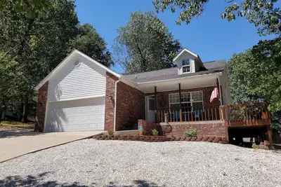 Image de Jessica's Beaver Lake Bungalow-Short Walk to Boat Ramp and Shoreline!