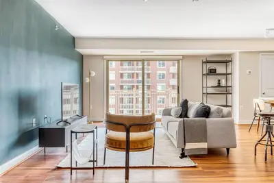 Image de Modern Ballston 2br w/ Concierge, W/D & Pool, near Metro, by Blueground