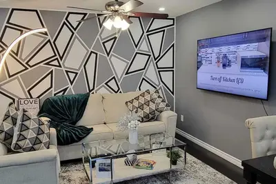 Image de Luxurious 3 Bed, 2 Bath Home with Heated pool.