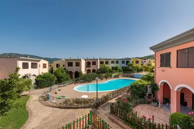 Image de Villetta \"Rosmarino Villasimius\" proche centre avec piscine partagée et climatisation