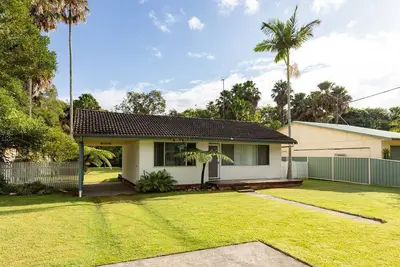 Lizzie Shack @ Lizzie Beach