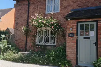 Charming, Cosy & Quirky 1820's Quiet Country Cottage Retreat / Hot Tub & Gas Bbq.