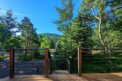 Image de Aspen Acre – Hot tub, wraparound deck, fireplaces & modern mountain charm!