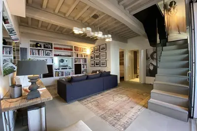 Image de Stylish & refined loft apartment in historic building - Cortona town center.