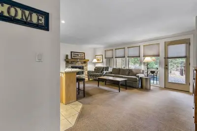 Image de Amazing Resort - Pools, Hot Tub, Hiking, 10 min to Bend and Bachelor