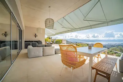 Image de Villa moderne tout confort avec vue imprenable!