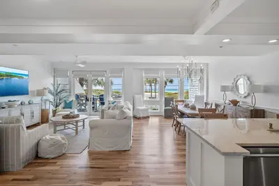 Gulf View + Steps from Pool and Beach- The Golden Pearl by Royal Destinations
