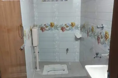 Image de 5 minutes to Mirpur Cricket Stadium! Family sized condo with varanda
