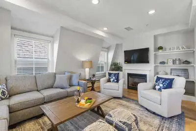 Image de Maine Attraction | A Salt & Shine Short Sands Escape