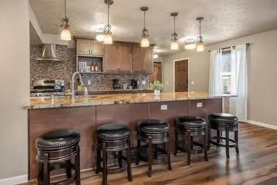 Image de Spoil Yourself | South Hill Stunner + Theater Room