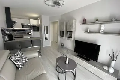 Image de Bel Appartement refait à Neuf lumineux expo Sud 100 m de la plage accès direct