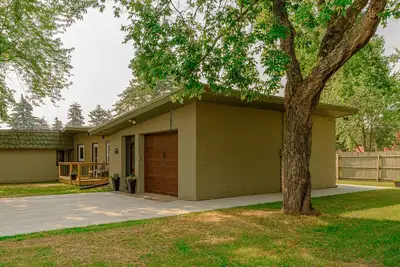 Image de Walker Central is the perfect place for your stay!