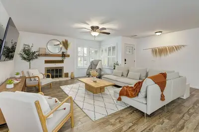 Image de Cozy Scandi Boho Getaway with Massage Chair and Bbq