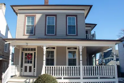 Image de Cozy apartment steps away from Lake Michigan!