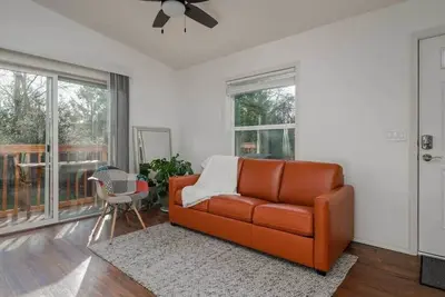 Image de #StayInMyDistrict Raleigh Hills Serene Havens Nest