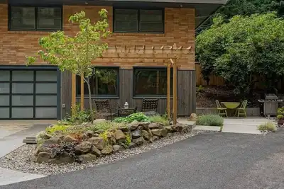 Image de #StayInMyDistrict Multnomah Village Modern Retreat