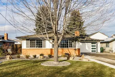 Image de #StayinMyDistrict Downtown Meridian Cozy Home