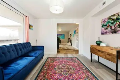 Image de #StayInMyDistrict Modern North End Hills Retreat