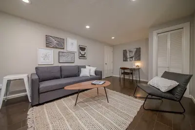 Image de #StayInMyDistrict Piedmont Near Parks and Shopping