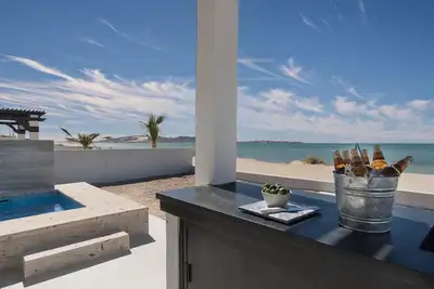 Image de 4 Br Luxurious Ocean front Casa Estrella in Islas del Mar