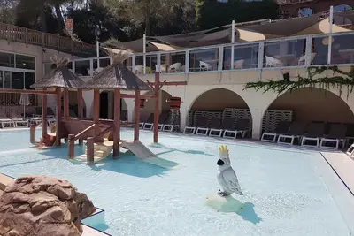 Image de Mobil Home climatisé avec terrasse - Camping de luxe