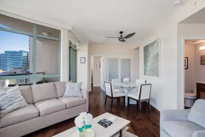 Image de 2 Bdrm Downtown Condo, 6 couchages, 5 minutes à pied de la digue à 22 km