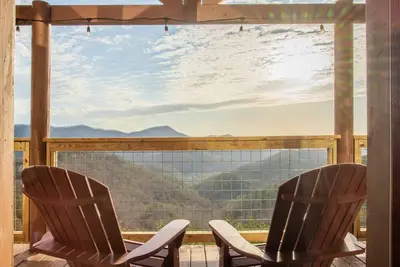 Image de 50 Mile View of the Smokies! Sleeps 8 pool hot tub wifi