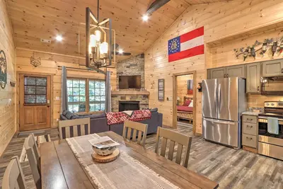 Image de Coosawattee River Resort Cabin w\/ Private Hot Tub!