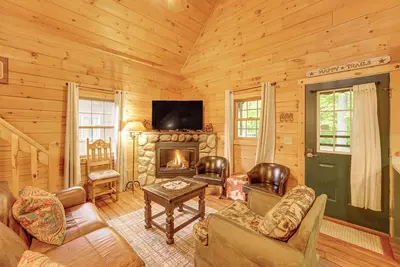 Image de Fire Pit & Porch: Warm & Woodsy Rothbury Escape!