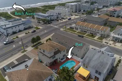 Image de 5 Bedrooms, 4. 5 bathroom, 2 min from the beach, Heated In Ground Pool (May-Sept)