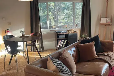 Image de Light filled Cabin in the Woods