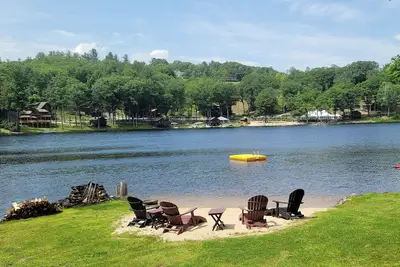 Image de Lakefront Luxury Home on Horace Lake