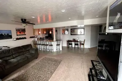 Image de Beautiful Daylight Basement near Dinosaur National Monument & Flaming Gorge