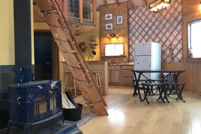 Image de Homer Nordic Yurt-Modern living in rustic style! Front door hiking, sking, more!