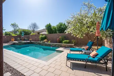 Image de Luxury Extended Stay in Gilbert- Pool, Office & Game Room in Morrison Ranch
