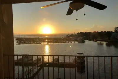 Image de Lakefront Condo with Kayaks, pools, tennis, gym