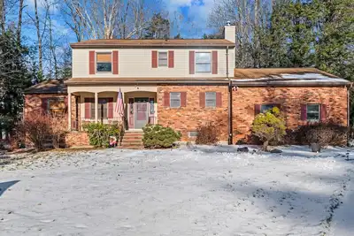 Image de Game Room-Pool Table-Wet Bar-Fire Pit-Lake Access