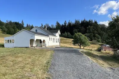 Image de 1910 Vintage Ranch House with beautiful views