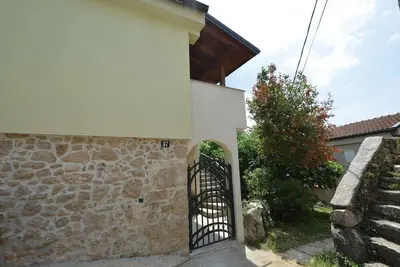 Image de Appartement de deux chambres avec le balcon et la vue sur le mer Cizici, Krk (A-19412-b)