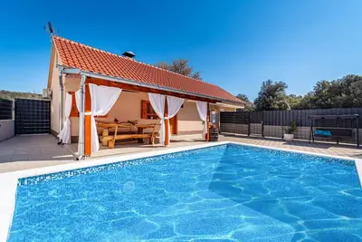Image de Maison pour la famille avec la piscine Sukosan, Zadar (K-17965)