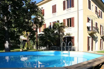 Image de Garden apartment in Libertine style villa with pool in town centre